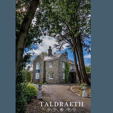 Taldraeth - Old Vicarage Guest House Penrhyndeudreath Eksteriør bilde