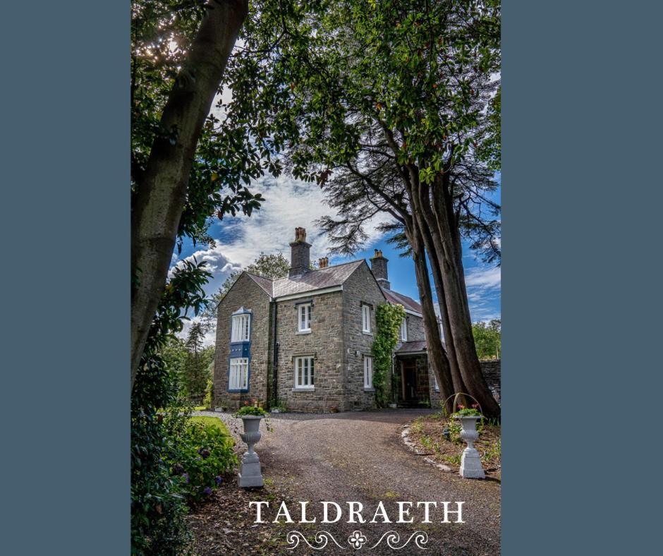 Taldraeth - Old Vicarage Guest House Penrhyndeudreath Eksteriør bilde