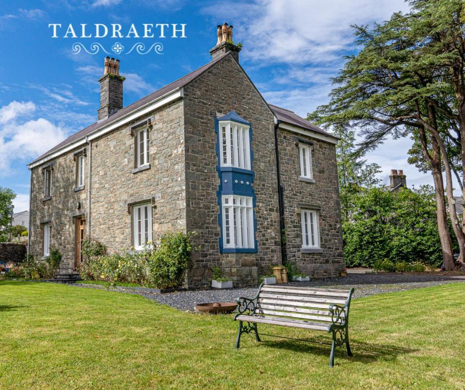 Taldraeth - Old Vicarage Guest House Penrhyndeudreath Eksteriør bilde