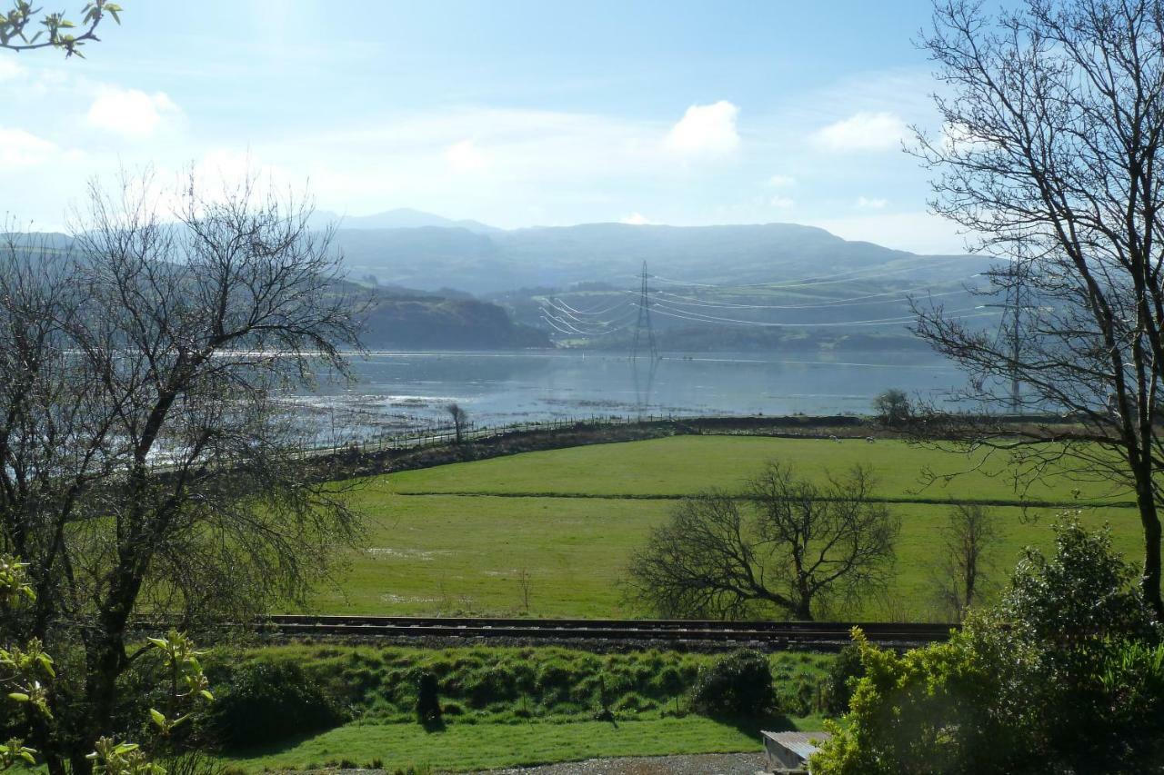 Taldraeth - Old Vicarage Guest House Penrhyndeudreath Eksteriør bilde