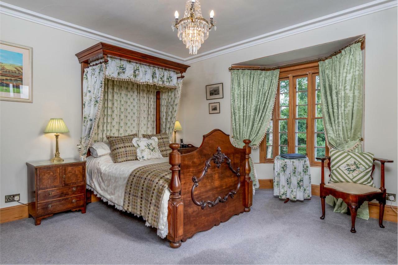 Taldraeth - Old Vicarage Guest House Penrhyndeudreath Eksteriør bilde